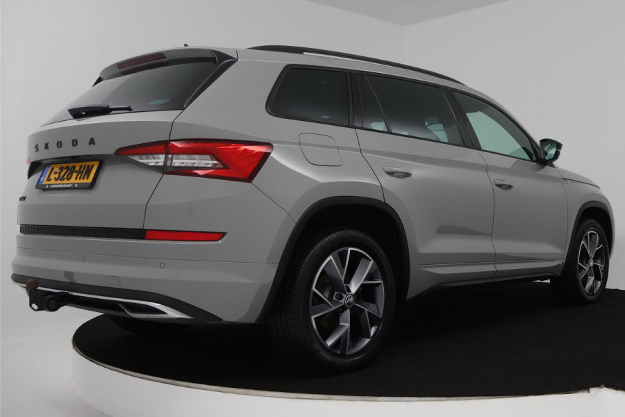 Škoda Kodiaq 1.5 TSI Sportline Business (TREKHAAK, DIGITALE COCKPIT, STOEL/STUUR VERWARMING, CAMERA, ELEKTR STOELEN, SFEER)