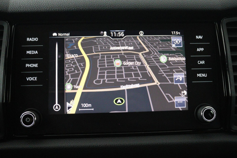 Škoda Kodiaq 1.5 TSI Sportline Business (TREKHAAK, DIGITALE COCKPIT, STOEL/STUUR VERWARMING, CAMERA, ELEKTR STOELEN, SFEER)