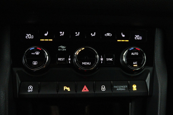 Škoda Kodiaq 1.5 TSI Sportline Business (TREKHAAK, DIGITALE COCKPIT, STOEL/STUUR VERWARMING, CAMERA, ELEKTR STOELEN, SFEER)