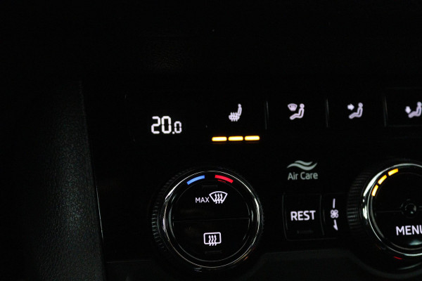 Škoda Kodiaq 1.5 TSI Sportline Business (TREKHAAK, DIGITALE COCKPIT, STOEL/STUUR VERWARMING, CAMERA, ELEKTR STOELEN, SFEER)