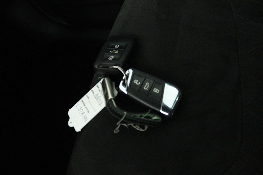Škoda Kodiaq 1.5 TSI Sportline Business (TREKHAAK, DIGITALE COCKPIT, STOEL/STUUR VERWARMING, CAMERA, ELEKTR STOELEN, SFEER)