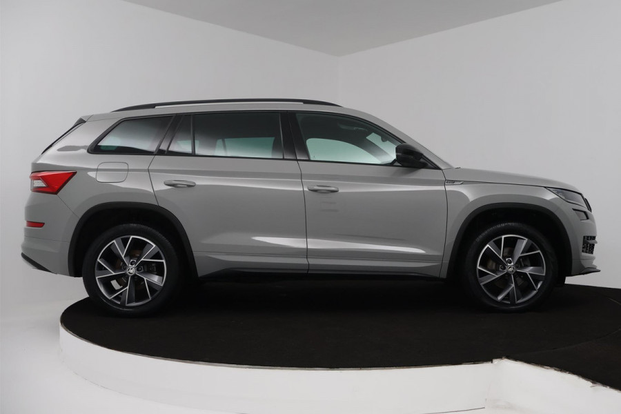 Škoda Kodiaq 1.5 TSI Sportline Business (TREKHAAK, DIGITALE COCKPIT, STOEL/STUUR VERWARMING, CAMERA, ELEKTR STOELEN, SFEER)