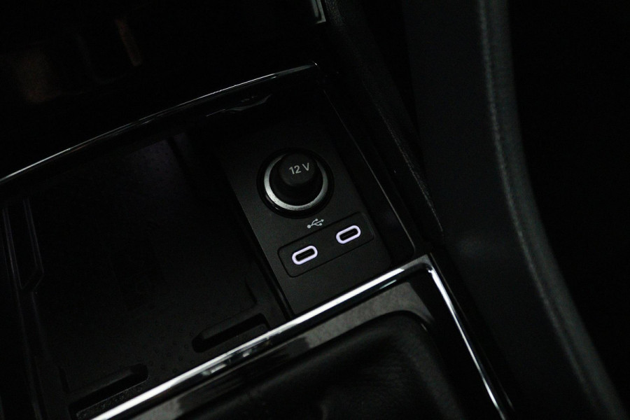 Škoda Kodiaq 1.5 TSI Sportline Business (TREKHAAK, DIGITALE COCKPIT, STOEL/STUUR VERWARMING, CAMERA, ELEKTR STOELEN, SFEER)