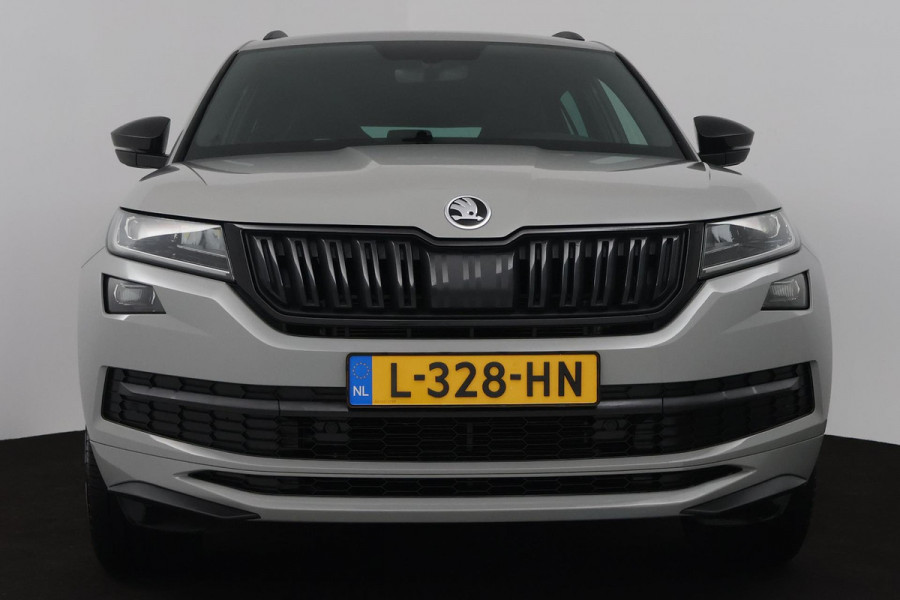 Škoda Kodiaq 1.5 TSI Sportline Business (TREKHAAK, DIGITALE COCKPIT, STOEL/STUUR VERWARMING, CAMERA, ELEKTR STOELEN, SFEER)