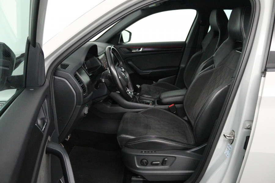 Škoda Kodiaq 1.5 TSI Sportline Business (TREKHAAK, DIGITALE COCKPIT, STOEL/STUUR VERWARMING, CAMERA, ELEKTR STOELEN, SFEER)