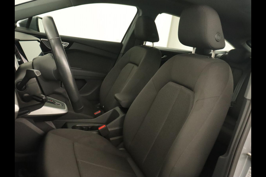 Audi Q4 Sportback e-tron 35 Edition 55 kWh | Camera | Carplay | DAB | Full LED | Parkeerhulp | Climate control | Cruise control | 19'' lichtmetalen velgen