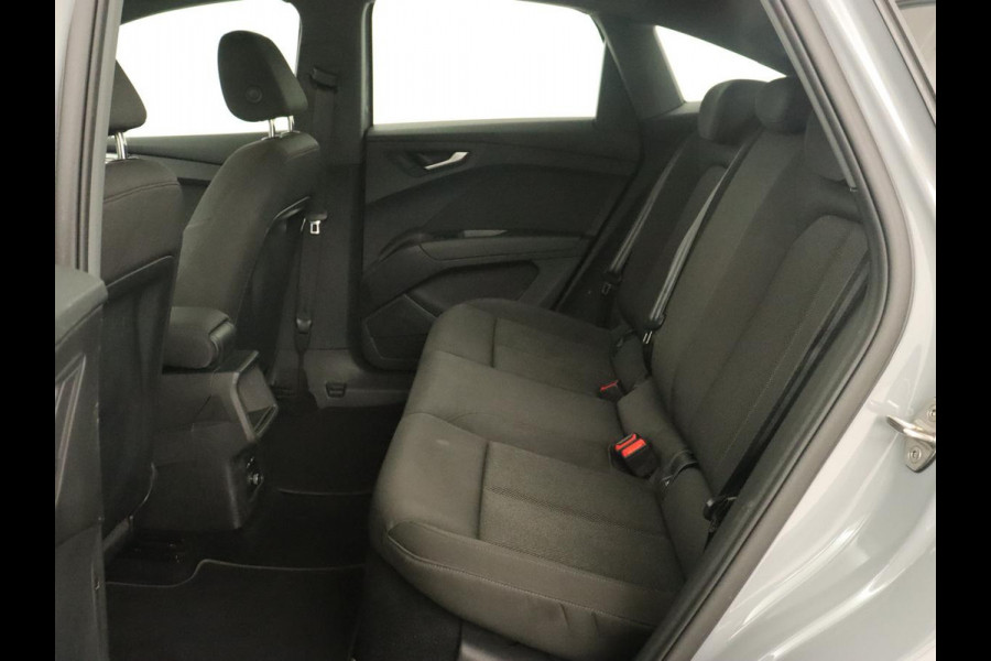 Audi Q4 Sportback e-tron 35 Edition 55 kWh | Camera | Carplay | DAB | Full LED | Parkeerhulp | Climate control | Cruise control | 19'' lichtmetalen velgen