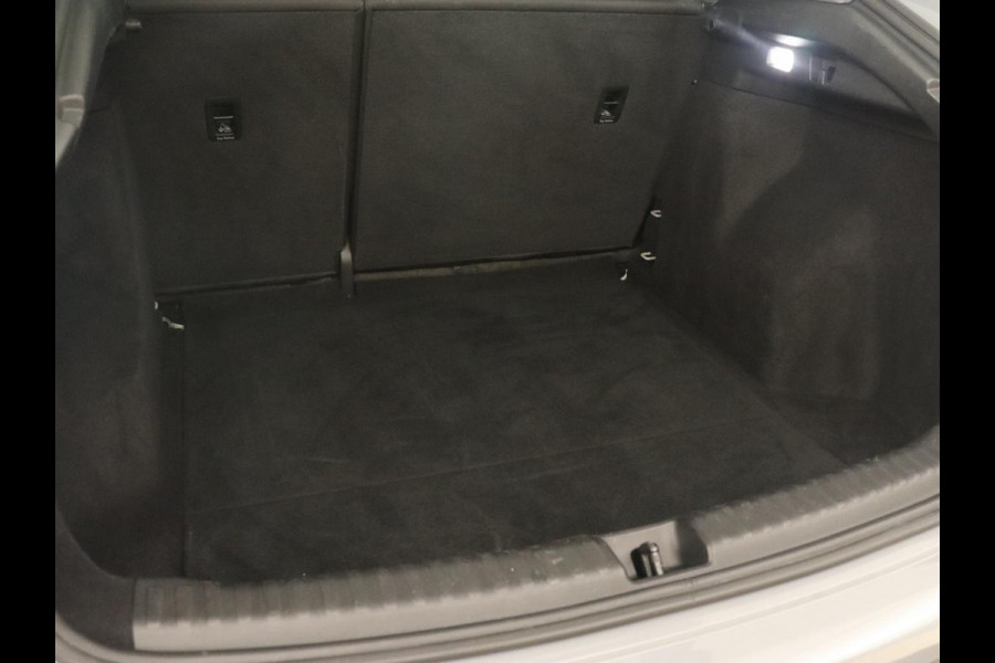 Audi Q4 Sportback e-tron 35 Edition 55 kWh | Camera | Carplay | DAB | Full LED | Parkeerhulp | Climate control | Cruise control | 19'' lichtmetalen velgen