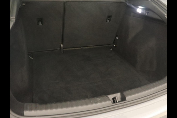 Audi Q4 Sportback e-tron 35 Edition 55 kWh | Camera | Carplay | DAB | Full LED | Parkeerhulp | Climate control | Cruise control | 19'' lichtmetalen velgen