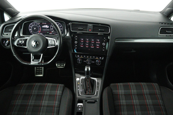 Volkswagen Golf 2.0 TSI GTI Performance (PANORAMADAK, CRUISE ADAPTIEF, STOELVERWARMING, DIGITALE COCKPIT, AUTOMAAT, SENSOREN)