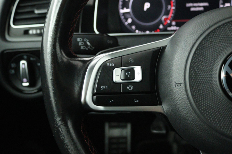 Volkswagen Golf 2.0 TSI GTI Performance (PANORAMADAK, CRUISE ADAPTIEF, STOELVERWARMING, DIGITALE COCKPIT, AUTOMAAT, SENSOREN)