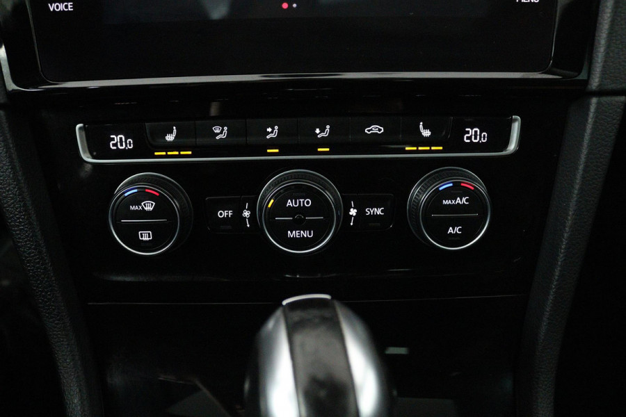 Volkswagen Golf 2.0 TSI GTI Performance (PANORAMADAK, CRUISE ADAPTIEF, STOELVERWARMING, DIGITALE COCKPIT, AUTOMAAT, SENSOREN)