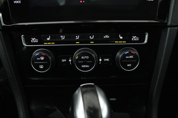 Volkswagen Golf 2.0 TSI GTI Performance (PANORAMADAK, CRUISE ADAPTIEF, STOELVERWARMING, DIGITALE COCKPIT, AUTOMAAT, SENSOREN)
