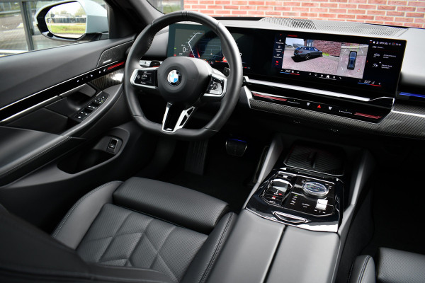 BMW 5 Serie Touring 520i M-Sport Pano Trekh ACC 360 H/K HUD 21inch Stoelventilatie