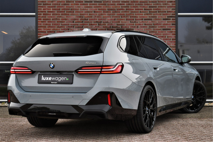 BMW 5 Serie Touring 520i M-Sport Pano Trekh ACC 360 H/K HUD 21inch Stoelventilatie