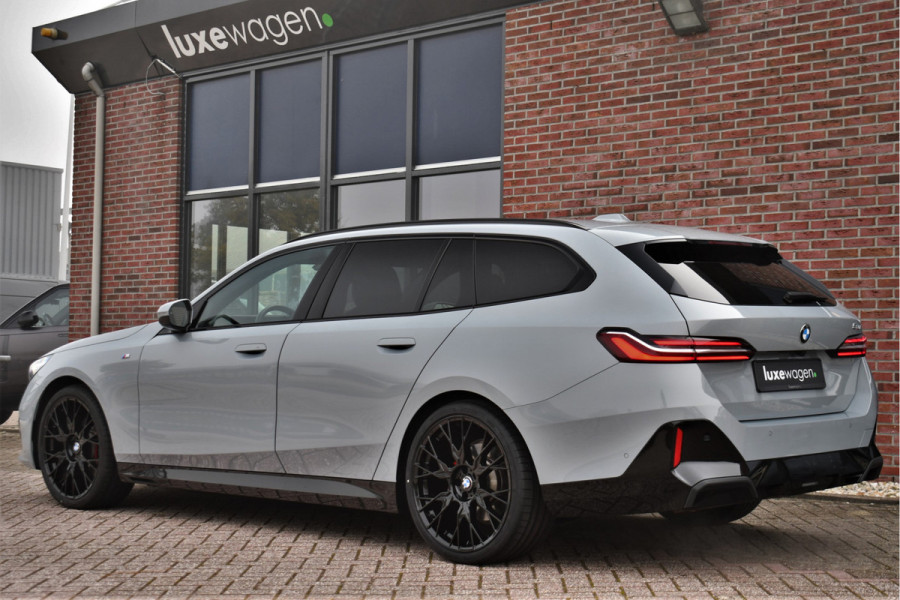 BMW 5 Serie Touring 520i M-Sport Pano Trekh ACC 360 H/K HUD 21inch Stoelventilatie