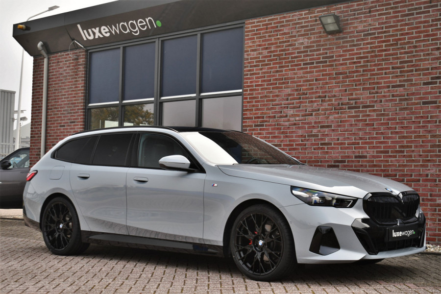 BMW 5 Serie Touring 520i M-Sport Pano Trekh ACC 360 H/K HUD 21inch Stoelventilatie