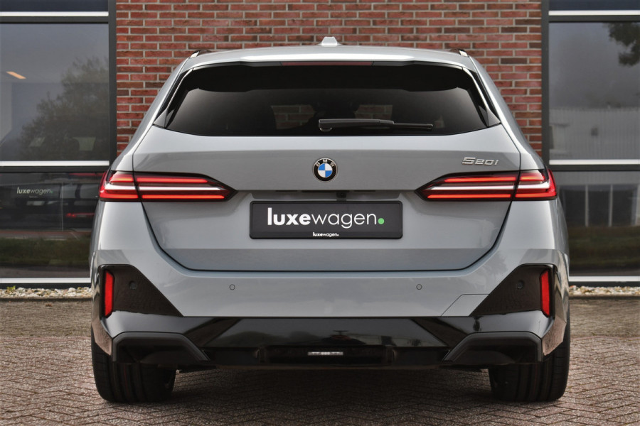 BMW 5 Serie Touring 520i M-Sport Pano Trekh ACC 360 H/K HUD 21inch Stoelventilatie