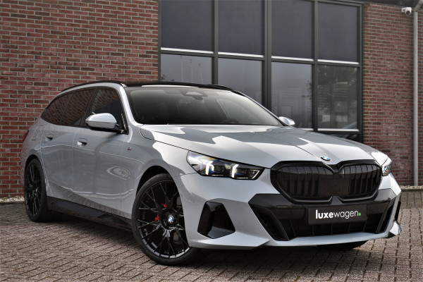 BMW 5 Serie Touring 520i M-Sport Pano Trekh ACC 360 H/K HUD 21inch Stoelventilatie