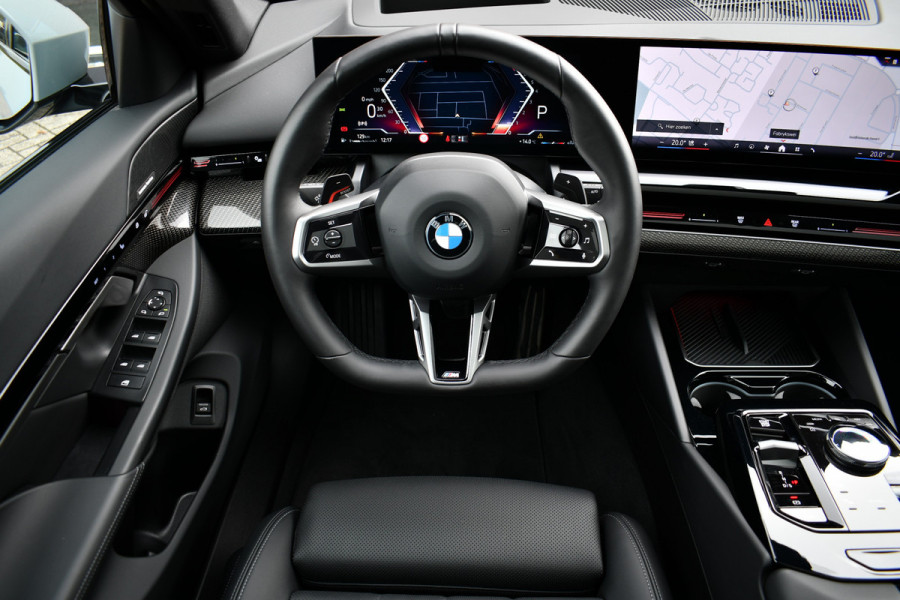 BMW 5 Serie Touring 520i M-Sport Pano Trekh ACC 360 H/K HUD 21inch Stoelventilatie