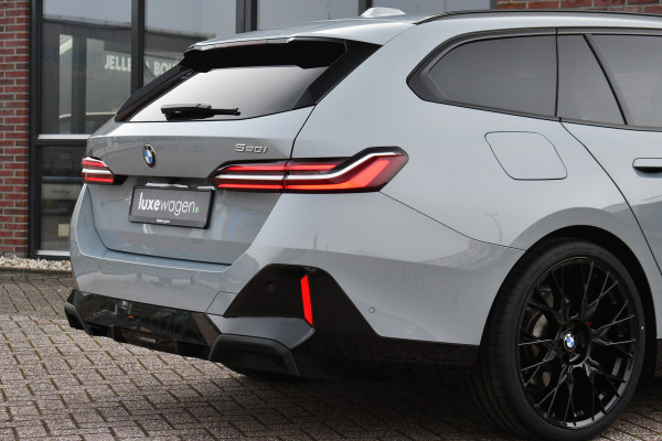 BMW 5 Serie Touring 520i M-Sport Pano Trekh ACC 360 H/K HUD 21inch Stoelventilatie