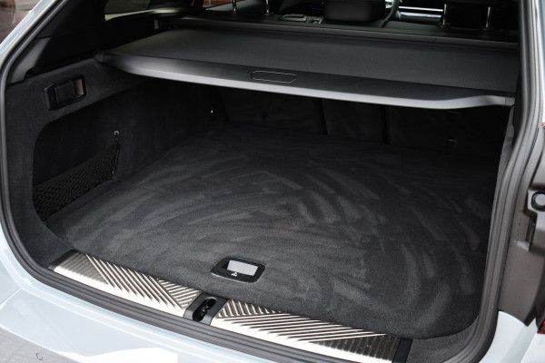 BMW 5 Serie Touring 520i M-Sport Pano Trekh ACC 360 H/K HUD 21inch Stoelventilatie