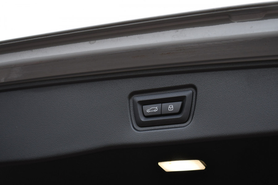 BMW 5 Serie Touring 520i M-Sport Pano Trekh ACC 360 H/K HUD 21inch Stoelventilatie