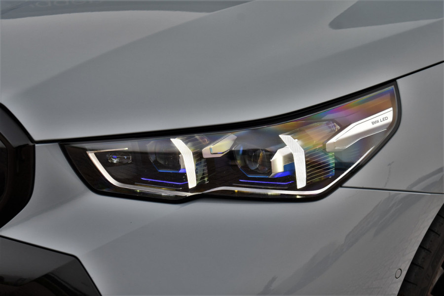 BMW 5 Serie Touring 520i M-Sport Pano Trekh ACC 360 H/K HUD 21inch Stoelventilatie