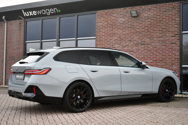 BMW 5 Serie Touring 520i M-Sport Pano Trekh ACC 360 H/K HUD 21inch Stoelventilatie