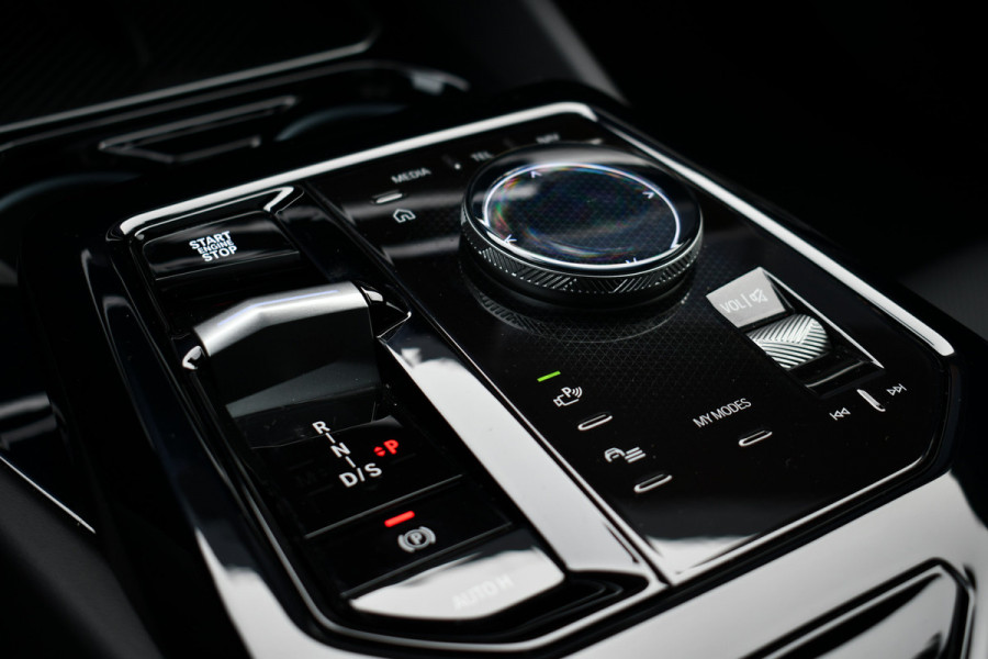 BMW 5 Serie Touring 520i M-Sport Pano Trekh ACC 360 H/K HUD 21inch Stoelventilatie