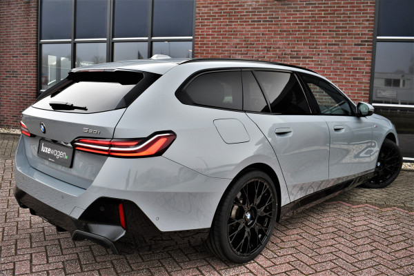BMW 5 Serie Touring 520i M-Sport Pano Trekh ACC 360 H/K HUD 21inch Stoelventilatie