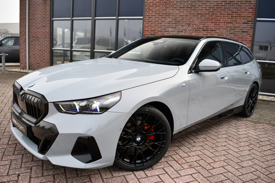 BMW 5 Serie Touring 520i M-Sport Pano Trekh ACC 360 H/K HUD 21inch Stoelventilatie