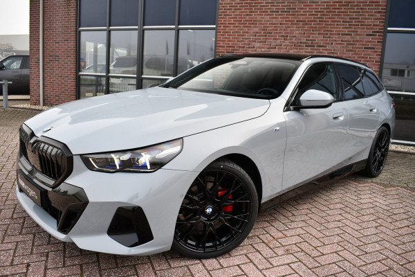 BMW 5 Serie Touring 520i M-Sport Pano Trekh ACC 360 H/K HUD 21inch Stoelventilatie