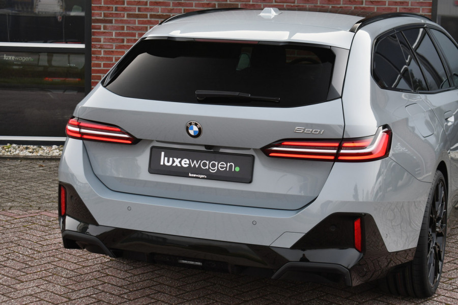 BMW 5 Serie Touring 520i M-Sport Pano Trekh ACC 360 H/K HUD 21inch Stoelventilatie