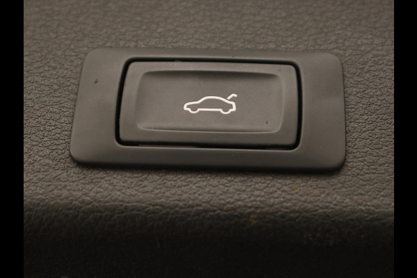 Audi A4 2.0 TFSI Sport S Line Edition | Panoramadak | Carplay | Virtual Cockpit | Sportstoelen | Half leder | Navigatie | Camera | Climate control | Parkeerhulp | Full LED