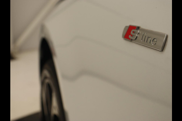 Audi A4 2.0 TFSI Sport S Line Edition | Panoramadak | Carplay | Virtual Cockpit | Sportstoelen | Half leder | Navigatie | Camera | Climate control | Parkeerhulp | Full LED