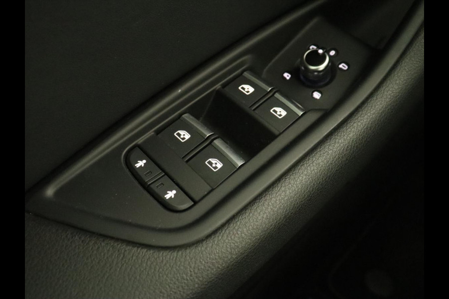 Audi A4 2.0 TFSI Sport S Line Edition | Panoramadak | Carplay | Virtual Cockpit | Sportstoelen | Half leder | Navigatie | Camera | Climate control | Parkeerhulp | Full LED