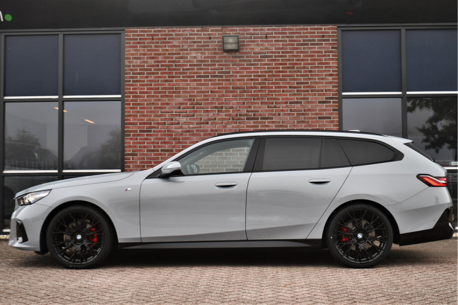 BMW 5 Serie Touring 520i M-Sport Pano Trekh ACC 360 H/K HUD 21inch Stoelventilatie