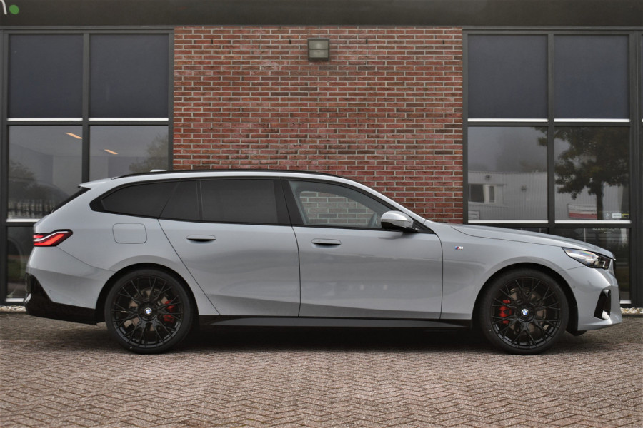 BMW 5 Serie Touring 520i M-Sport Pano Trekh ACC 360 H/K HUD 21inch Stoelventilatie