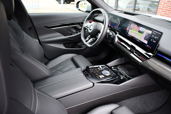BMW 5 Serie Touring 520i M-Sport Pano Trekh ACC 360 H/K HUD 21inch Stoelventilatie