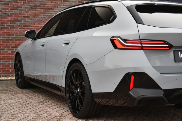 BMW 5 Serie Touring 520i M-Sport Pano Trekh ACC 360 H/K HUD 21inch Stoelventilatie