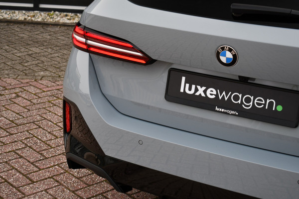 BMW 5 Serie Touring 520i M-Sport Pano Trekh ACC 360 H/K HUD 21inch Stoelventilatie