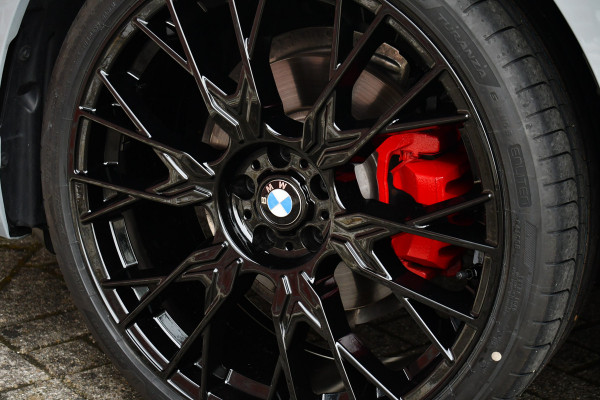 BMW 5 Serie Touring 520i M-Sport Pano Trekh ACC 360 H/K HUD 21inch Stoelventilatie
