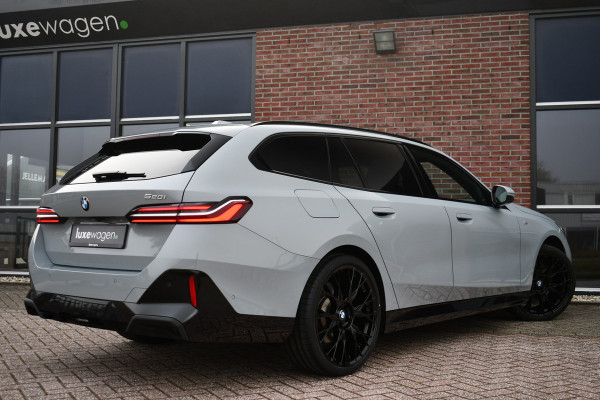 BMW 5 Serie Touring 520i M-Sport Pano Trekh ACC 360 H/K HUD 21inch Stoelventilatie