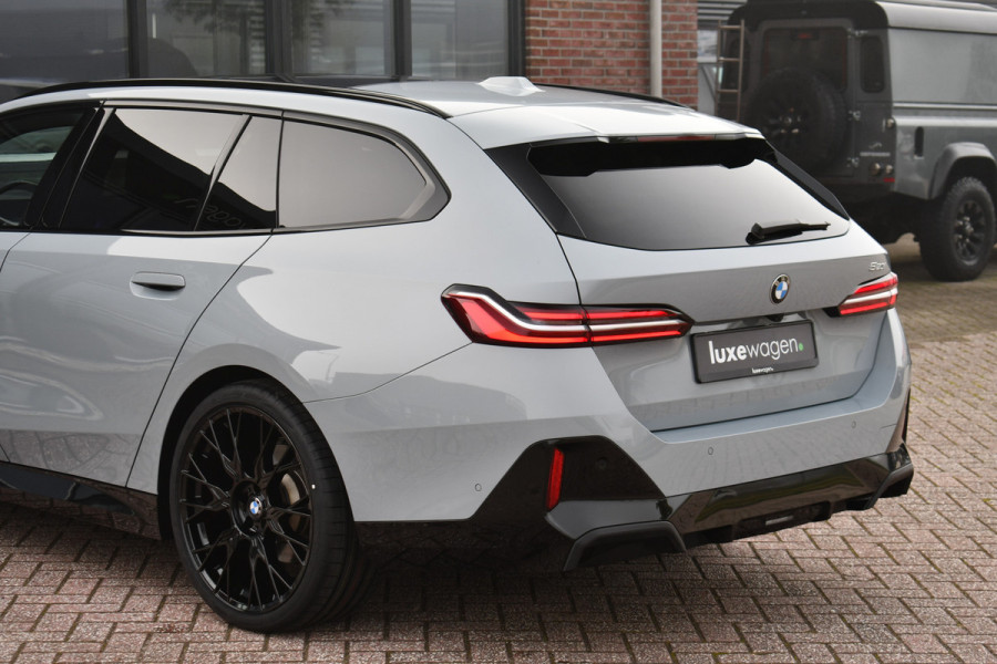 BMW 5 Serie Touring 520i M-Sport Pano Trekh ACC 360 H/K HUD 21inch Stoelventilatie