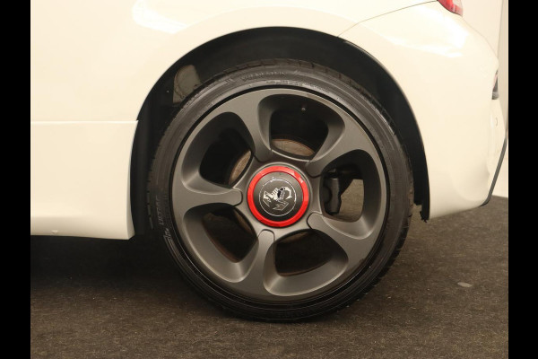 Fiat 500 1.4 T-Jet Abarth 595 | Leder | Sportstoelen | Navigatie | Airco | Parkeerhulp | Bluetooth | Getint glas