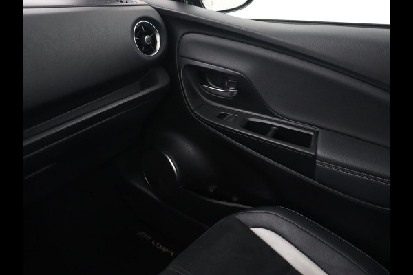 Toyota Yaris 1.5 Hybrid GR Sport | Sportstoelen | Leder/Alcantara | Camera | Climate control | Cruise control | Getint glas | Bluetooth Toyota Yaris 1.5 Hybrid GR Sport | Sportstoelen | Leder/Alcantara | Camera | Climate control | Cruise control | Getint glas | Bluetooth
