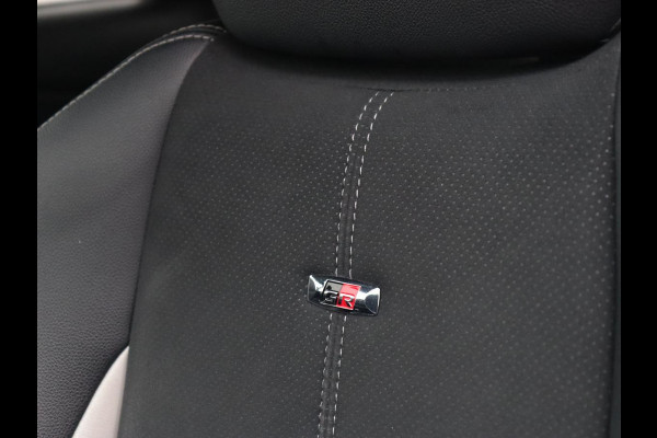 Toyota Yaris 1.5 Hybrid GR Sport | Sportstoelen | Leder/Alcantara | Camera | Climate control | Cruise control | Getint glas | Bluetooth Toyota Yaris 1.5 Hybrid GR Sport | Sportstoelen | Leder/Alcantara | Camera | Climate control | Cruise control | Getint glas | Bluetooth