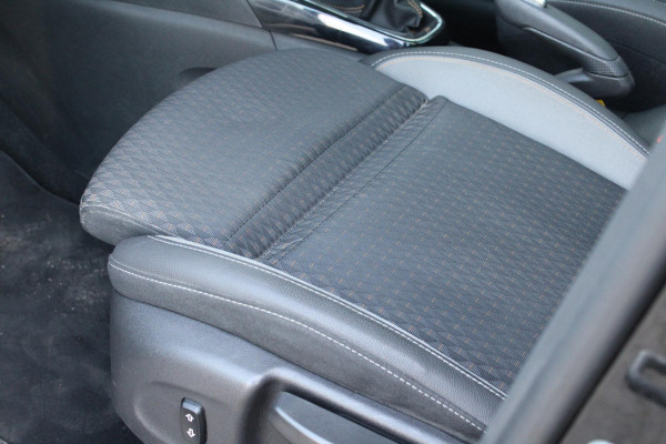 Opel Crossland X 1.2 Turbo Innovation | Trekhaak | Panorama Dak | Cruise Control | Climate Control | Navigatie |