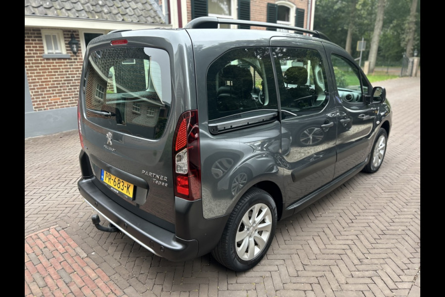 Peugeot Partner Tepee 1.2 110pk Navi, Camera, Trekhaak, Clima